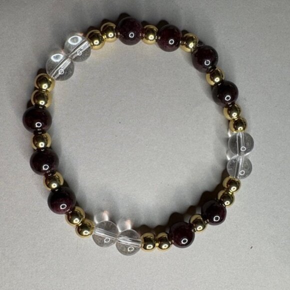 bracelet features a harmonious blend of red agate, clear quartz, and gold-tone - Picture 2 of 4